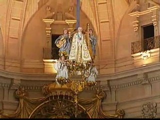 Elche se vuelca en la celebración de su "misteri" e incorpora niños ecuatorianos