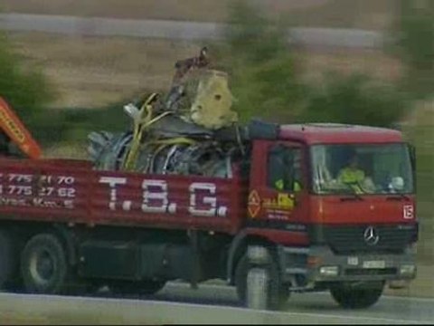 Los técnicos reconstruyen pieza a pieza el avión siniestrado de Spanair en busca del fallo fatal