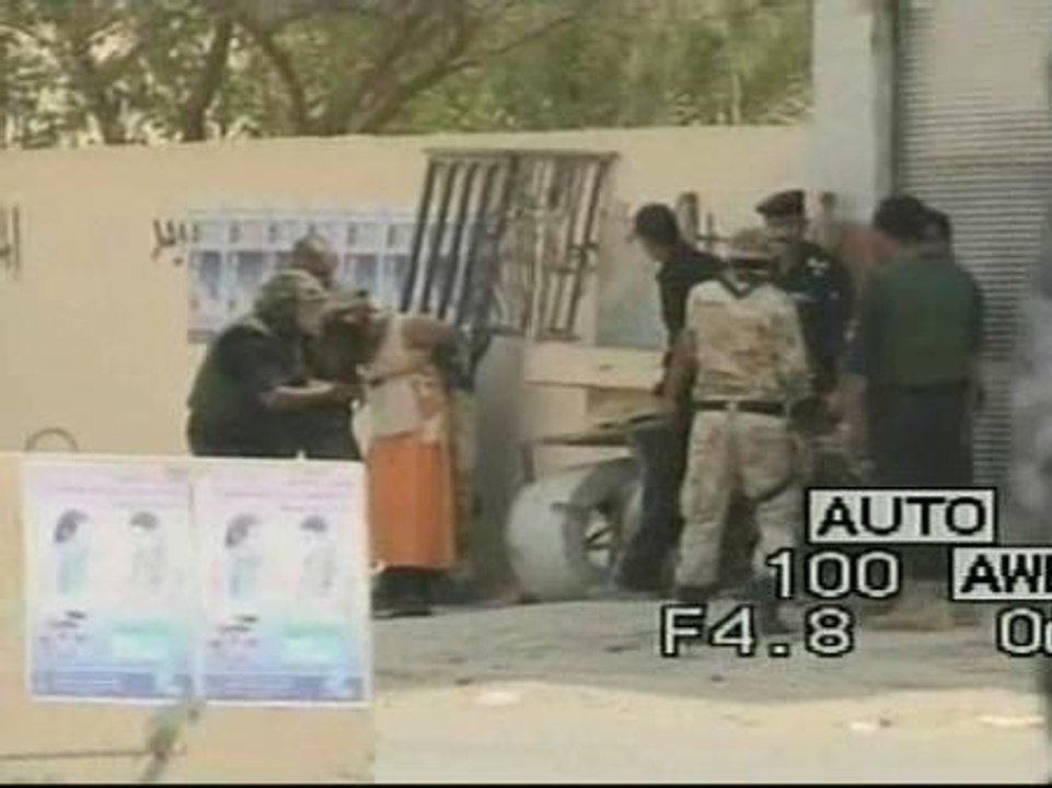 Una niña iraquí se entrega antes de cometer una atentado suicida