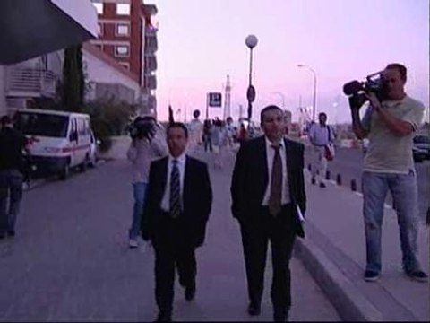 Decenas de abogados ofrecen sus servicios a los familiares de los fallecidos en el accidente aéreo de Barajas