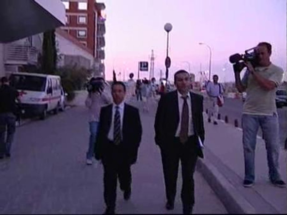 Decenas de abogados ofrecen sus servicios a los familiares de los fallecidos en el accidente aéreo de Barajas