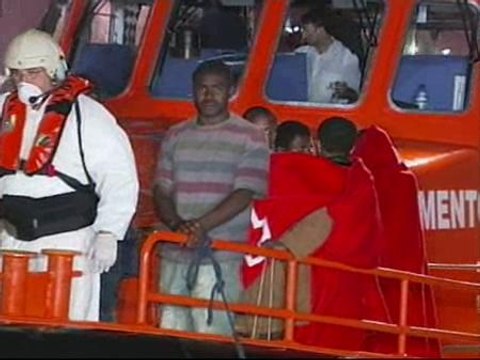 Dos pateras con cien inmigrantes llegan a las costas de Granada