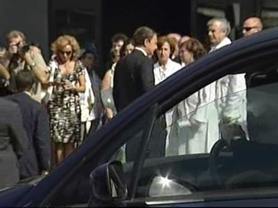 Zapatero visita en La Paz a algunos de los heridos en el accidente aéreo de Barajas