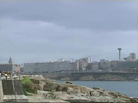 En la playa y con paraguas en Galicia