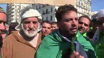 تظاهرات حاشدة في الجزائر بعد دعوات مقربين من الرئيس لرحيل بوتفليقة