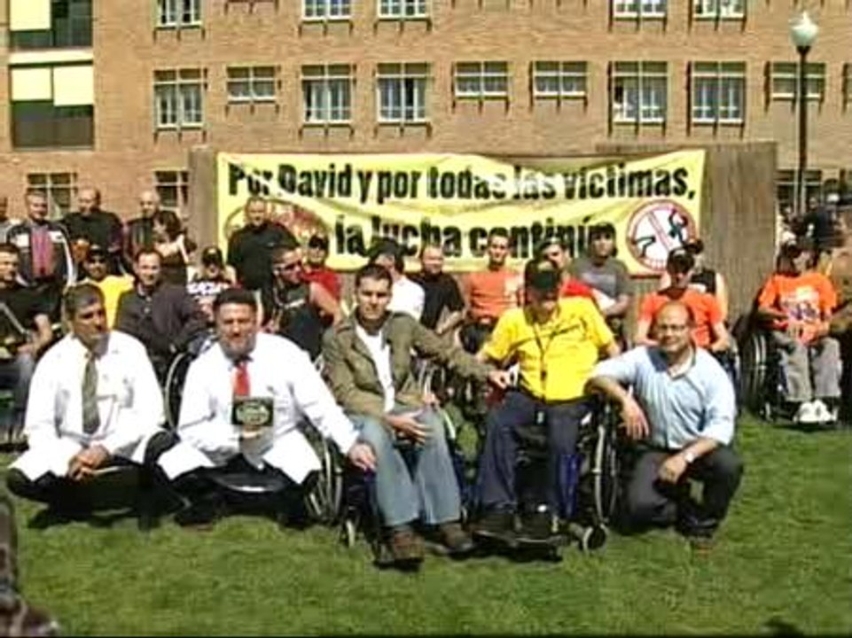 Homenaje de los "moteros" a sus compañeros en el hospital de parapléjicos de Toledo