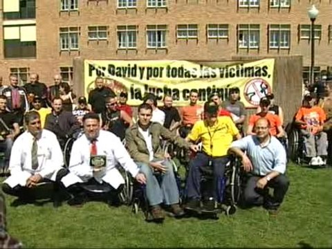 Homenaje de los moteros a sus compañeros en el hospital de parapléjicos de Toledo