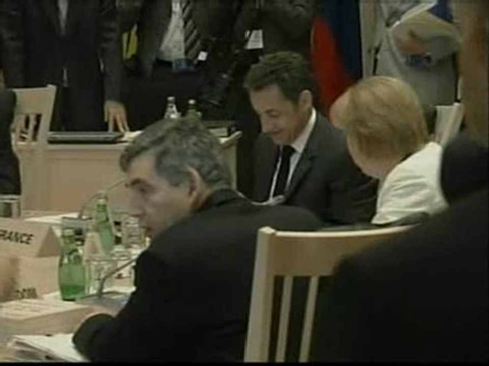 Los líderes del G-8 acuerdan reducir a la mitad las emisiones de CO2