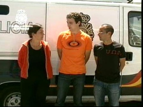 Francia entrega a tres miembros de ETA