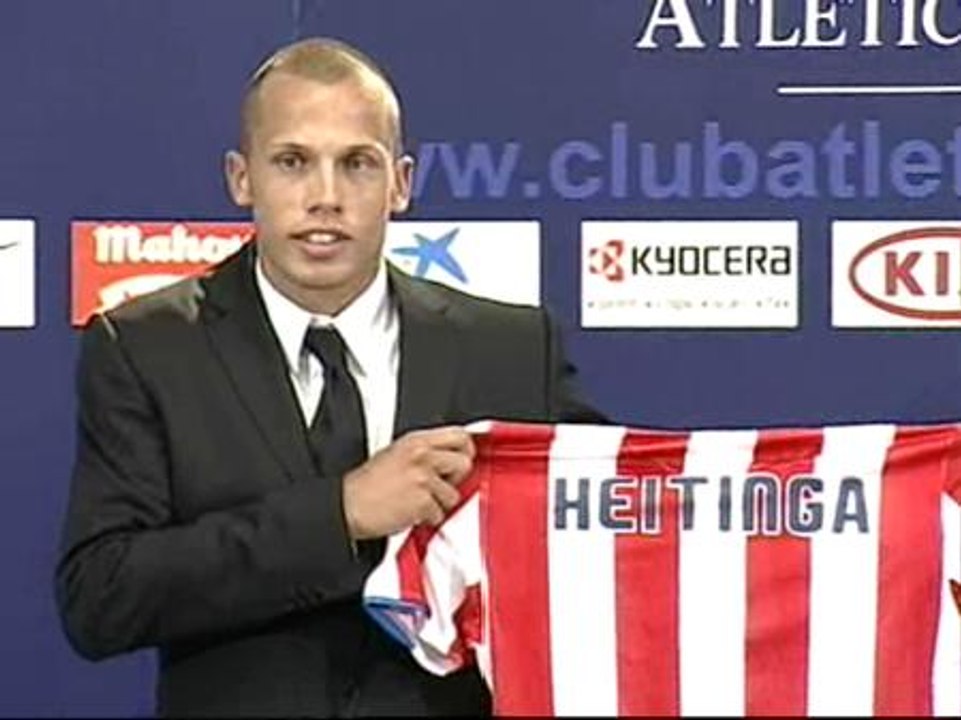 El Atlético de Madrid presenta a John Heitinga