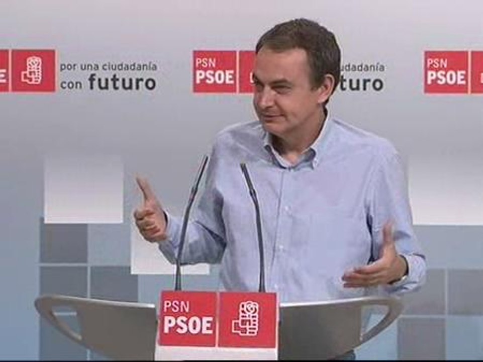 Zapatero envía un mensaje al PP: "Nosotros no somos un partido que necesita disfrazarse cada tres años"