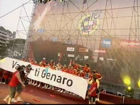 Celebración con los jugadores en la Plaza de Colón