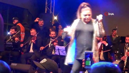 Kibariye seçim çalışmaları için Tekirdağ’da konser verdi