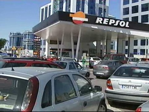 El paro de los transportistas pone en jaque el suministro de combustible