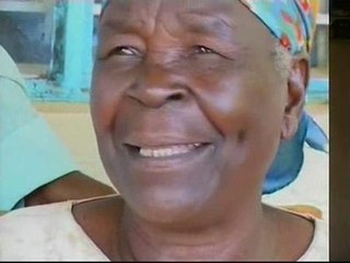 La abuela keniana de Obama, feliz y orgullosa
