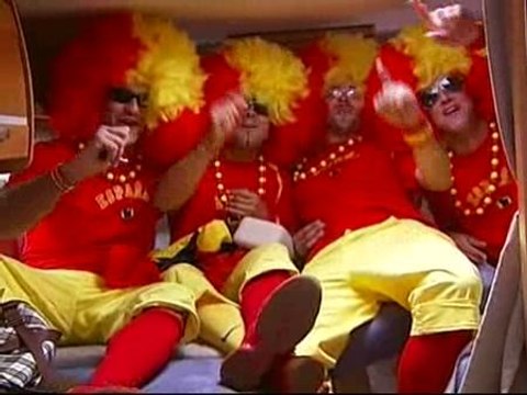 Un grupo de aficionados malagueños sigue a la selección en autocaravana