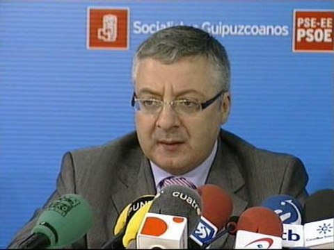 Blanco pide al PNV que actúe con coherencia y firme las mociones de censura