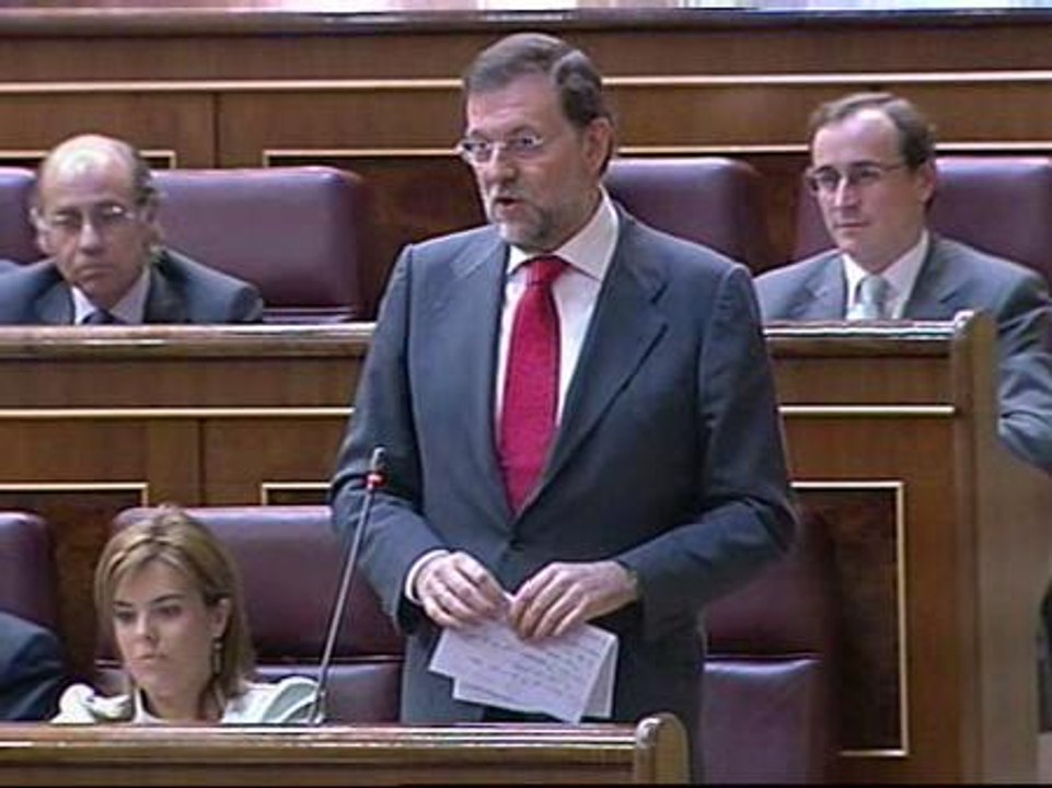 Rajoy acusa a Zapatero de "negar la crisis"