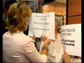 Aguirre, chicle en boca, se encara a los manifestantes