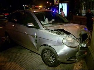 Un conductor se estrella contra un edificio tras una persecución