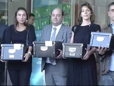 Giralt presenta 9.473 firmas contra Laporta