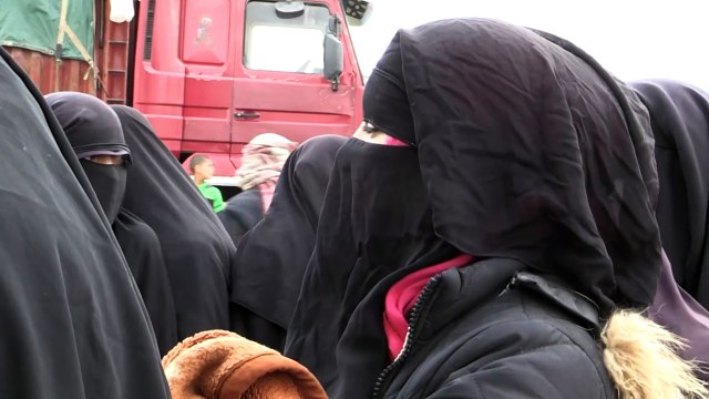 قاطنو مخيم الهول في سوريا يعانون من نقص الطعام والرعاية