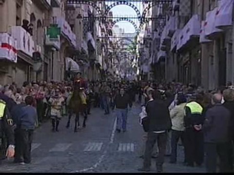 Alcoy se viste de fiesta con la entrada de moros y cristianos