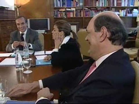 Alonso y Sáenz de Santamaría retoman su reunión