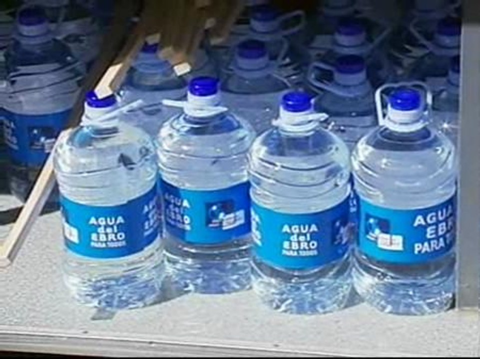 Garrafas de agua del Ebro para Zapatero y sus ministros