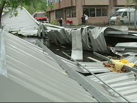 El viento y la lluvia provocan grandes destrozos