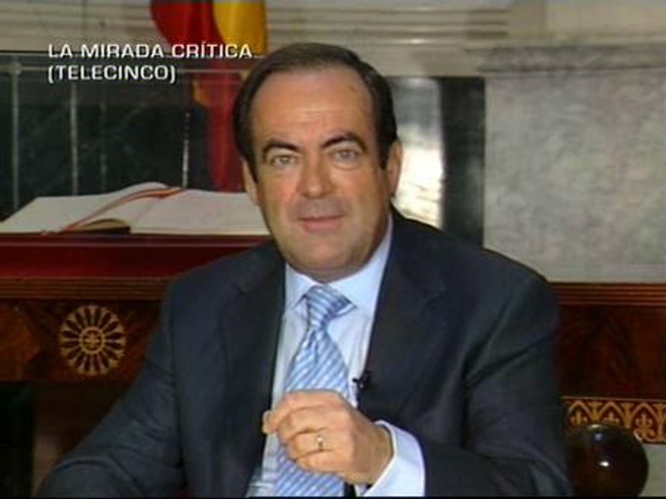 Bono: "Quienes hacen bromas de mujeres embarazadas que son ministras deben pensar si son hombres"