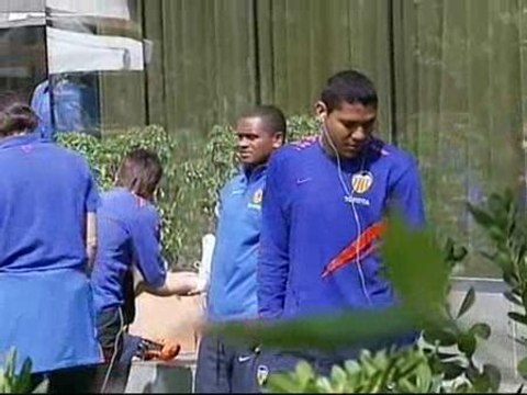 Los jugadores del Valencia, relajados horas antes de su encuentro con el Getafe