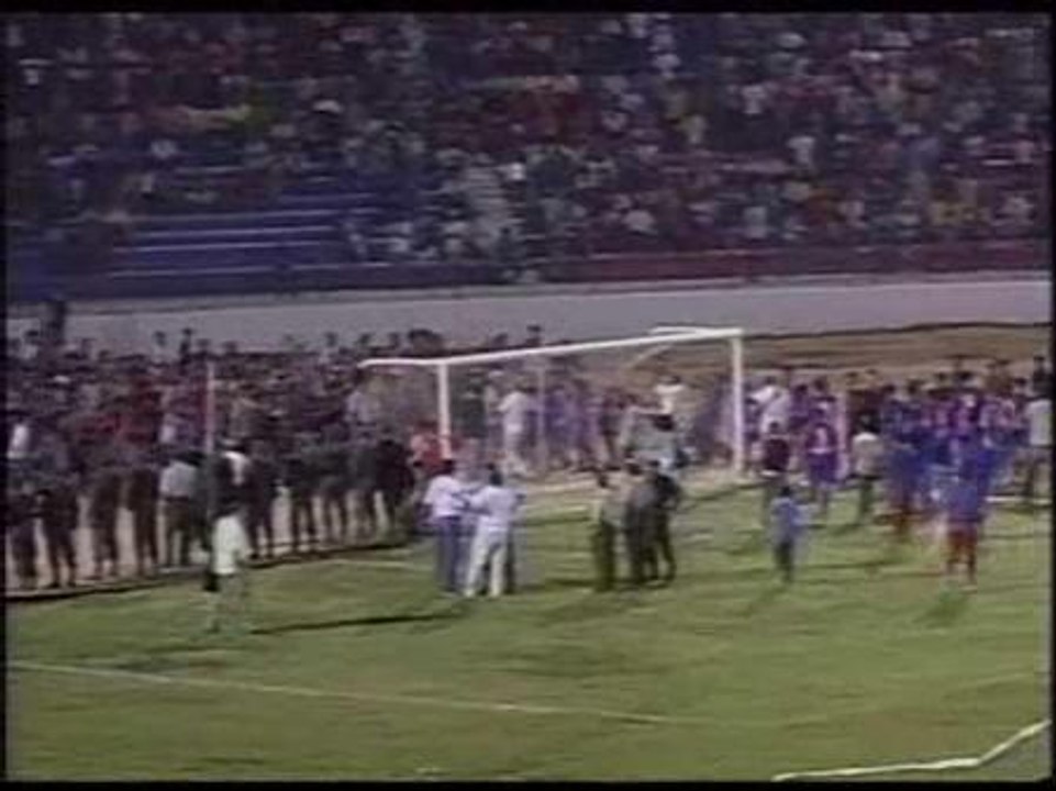 Graves disturbios obligan a suspender un partido de la Copa Colombia