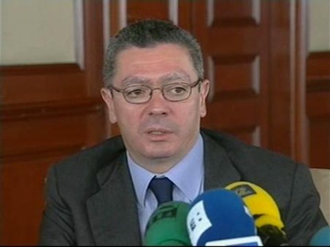 Gallardón cree que la indecisa Aguirre tiene derecho a presentarse pero no apoyos