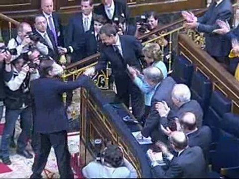 Zapatero tiende la mano al PP para llegar a acuerdos