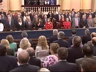 Tải video: Los compañeros de Chivite en el Senado guardan un minuto de silencio