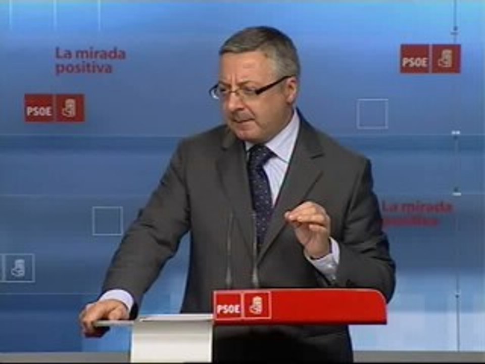 Blanco dice que el PSOE seguirá buscando "sin exclusiones" el acuerdo en política antiterrorista