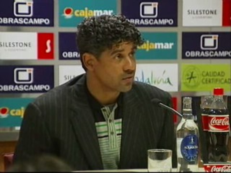 Rijkaard asegura que "es una lástima" marcar dos goles fuera de casa y no ganar el partido