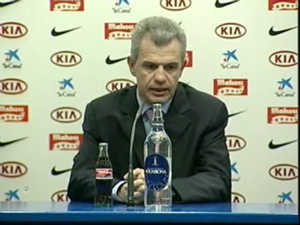 Aguirre felicita a sus jugadores por al victoria frente al Levante por 3-0