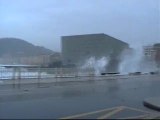 Impactantes imágenes de olas de hasta diez metros en San Sebastián
