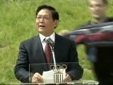 Un activista pro Tibet irrumpe en la ceremonia de encendido de la llama olímpica