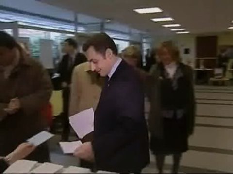 Las municipales francesas examinan a Sarkozy