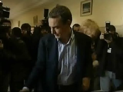 Zapatero acude a las urnas