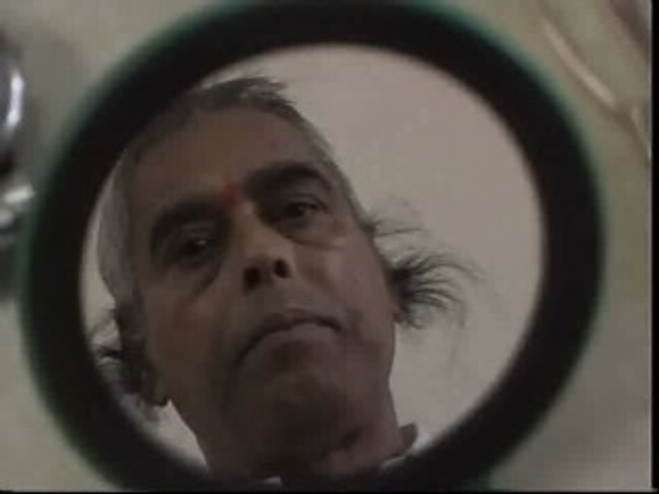 Un indio, récord Guinnes de las orejas con los pelos más largos