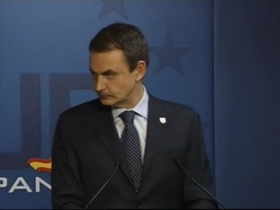 Zapatero asegura que Bono es el candidato con más posibilidades de presidir el Congreso