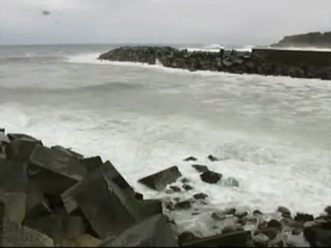 Olas de ocho metros y vientos de 100Km/h en la cornisa cantábrica