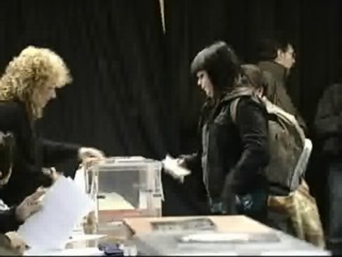 Mondragón vota bajo el recuerdo de Isaías