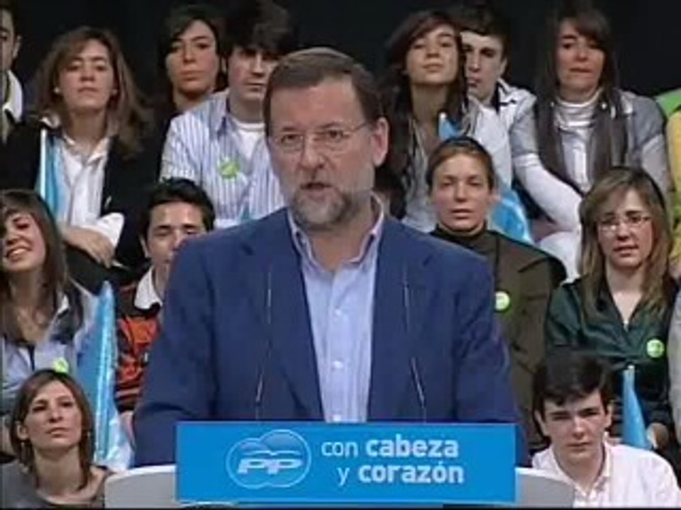 Rajoy exige a Zapatero que pida "perdón" a los españoles