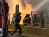 Una fuga de gas provoca llamas de ocho metros de altura en Barcelona