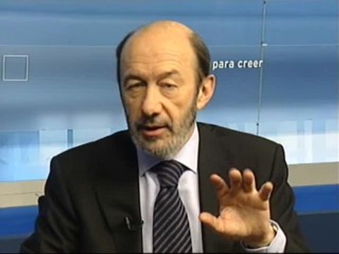 Rubalcaba asegura que en el debate vimos a un Rajoy crispador, tenso y faltón